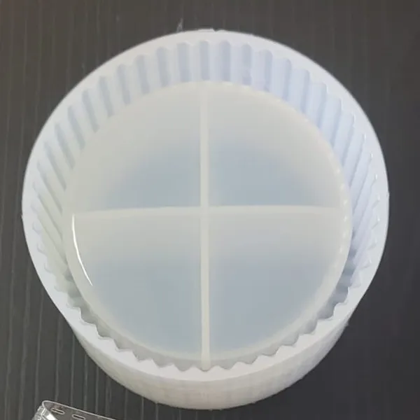 Molde maceta con lineas