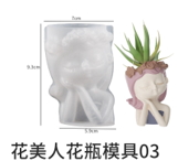 NIÑA MANOS EN LAS MEJILLAS