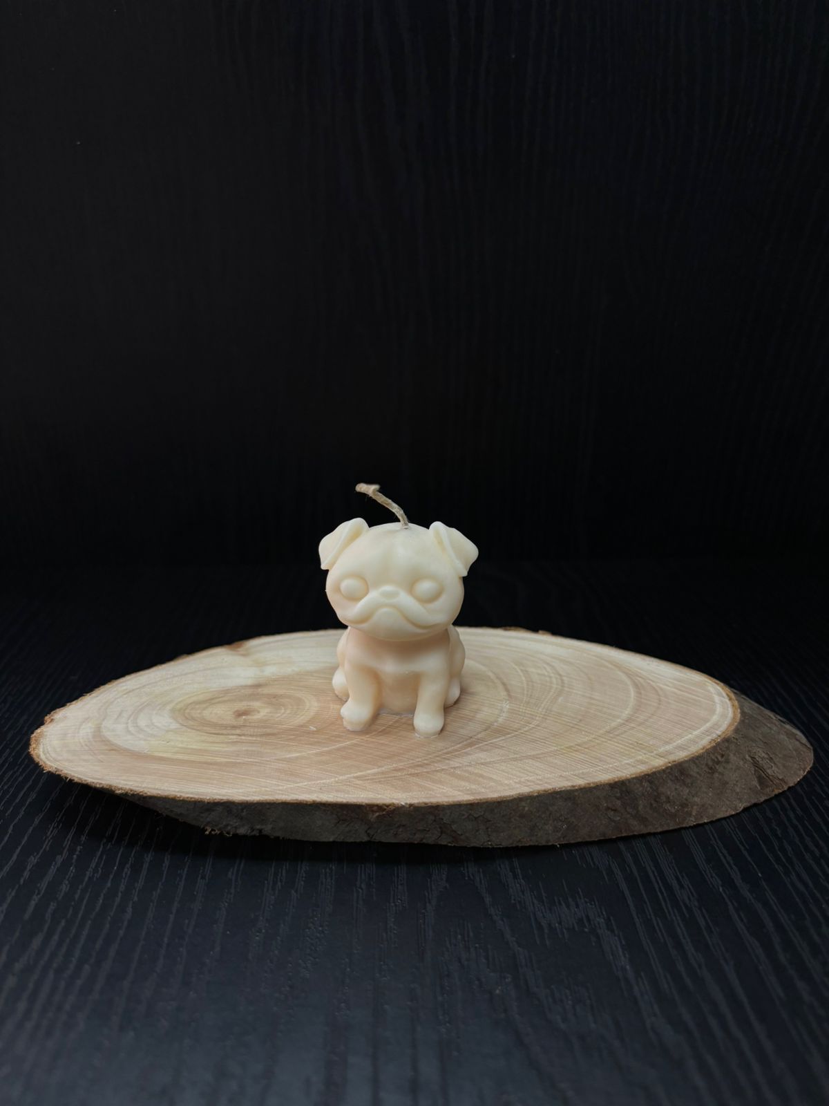 VELA PERRO BULLDOG SENTADO