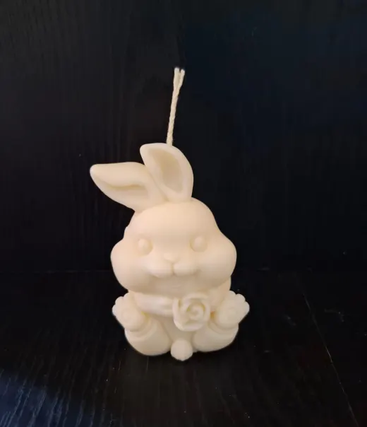 Vela conejo con flor